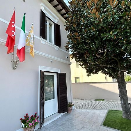 Four Lions Villa Guesthouse Pisa Exteriör bild